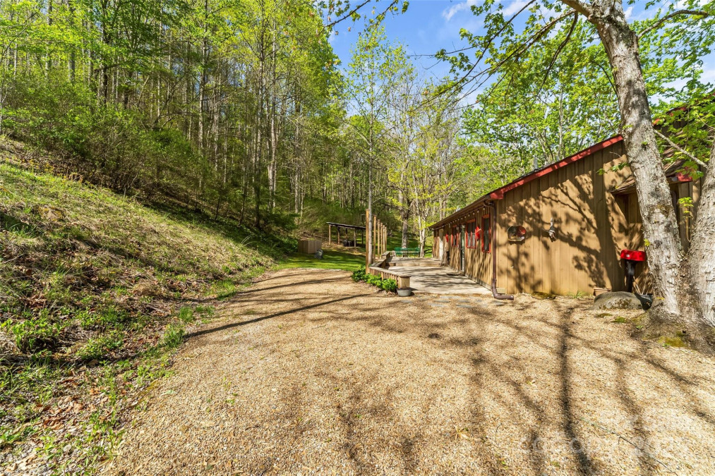1159 Rockdale Rd Bakersville, NC 28705