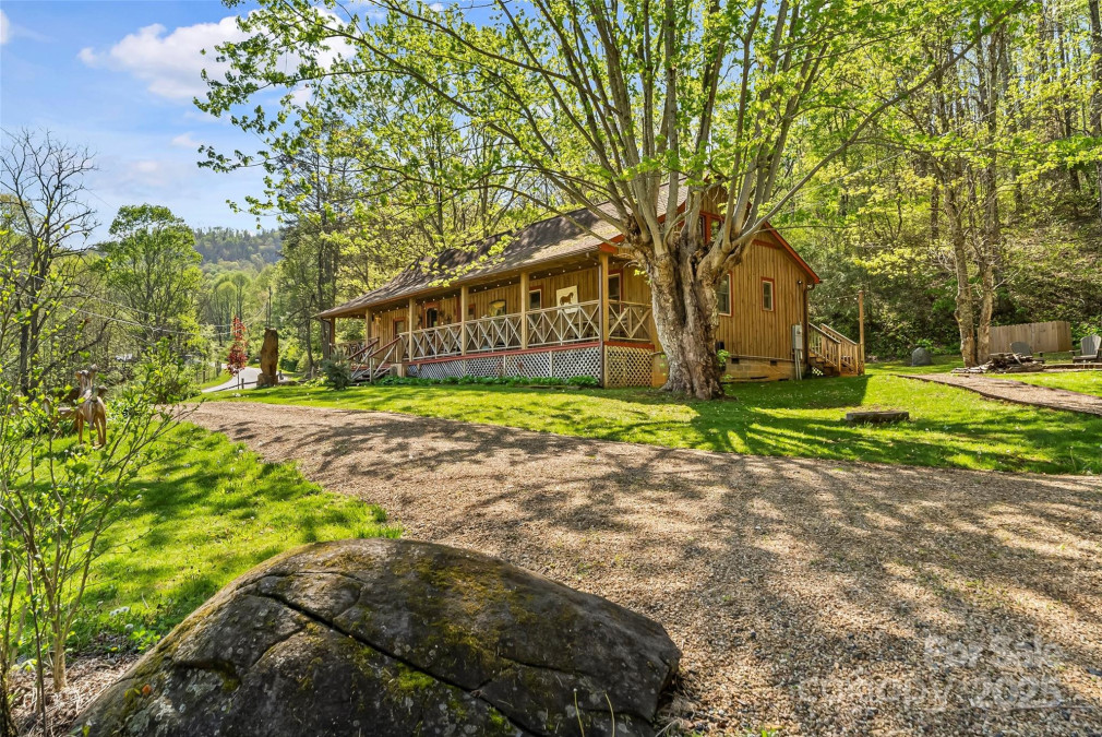 1159 Rockdale Rd Bakersville, NC 28705
