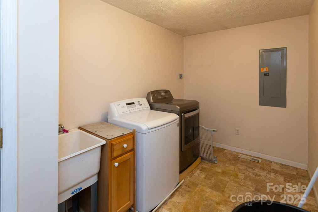 293 Gap Creek Rd Fletcher, NC 28732