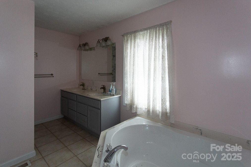293 Gap Creek Rd Fletcher, NC 28732