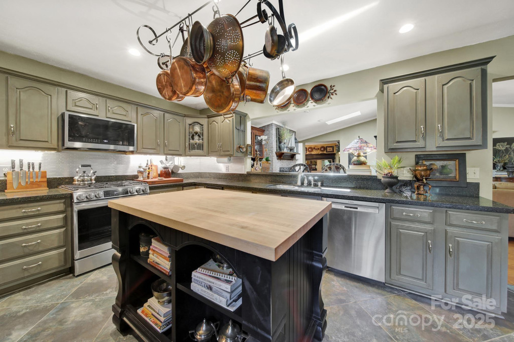 4 Hummingbird Ct Clover, SC 29710
