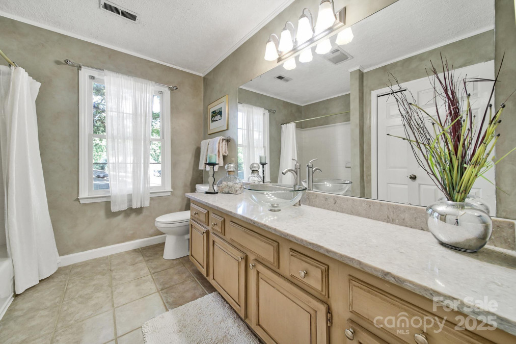 4 Hummingbird Ct Clover, SC 29710
