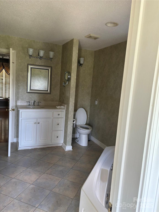2417 Lynwood Dr Lancaster, SC 29720