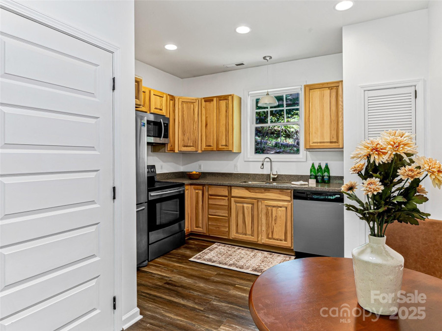 34 Gaia Ln Asheville, NC 28806