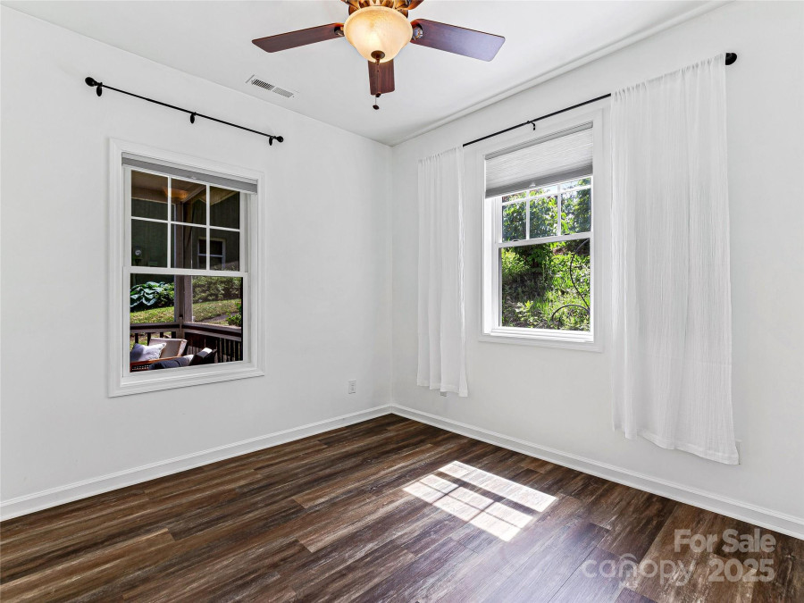 34 Gaia Ln Asheville, NC 28806