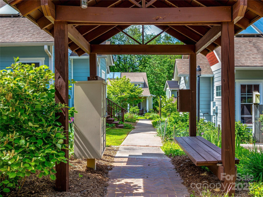 34 Gaia Ln Asheville, NC 28806