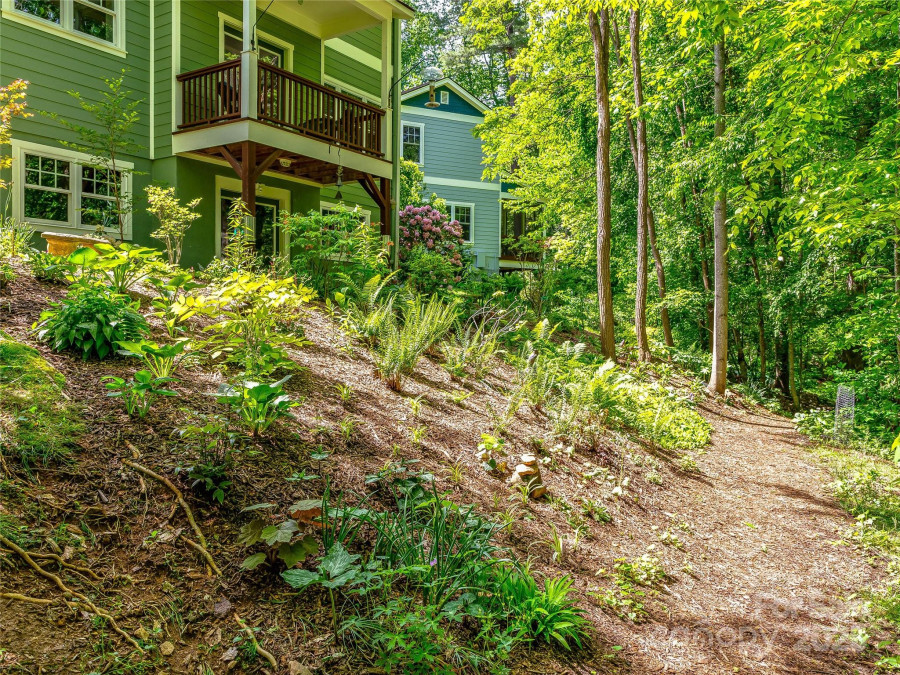 34 Gaia Ln Asheville, NC 28806