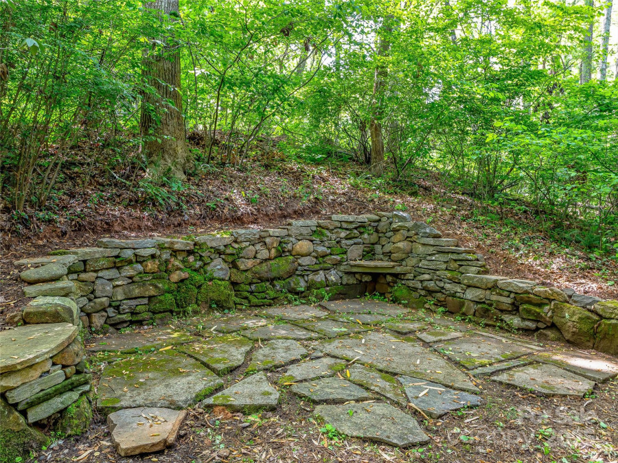 34 Gaia Ln Asheville, NC 28806