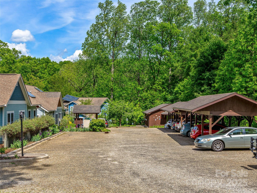 34 Gaia Ln Asheville, NC 28806