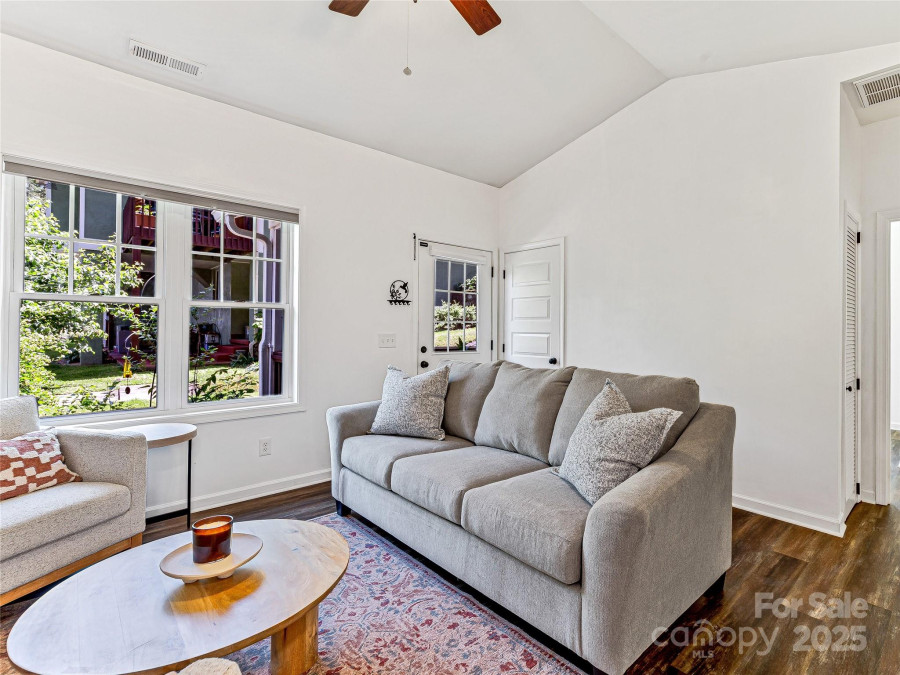 34 Gaia Ln Asheville, NC 28806