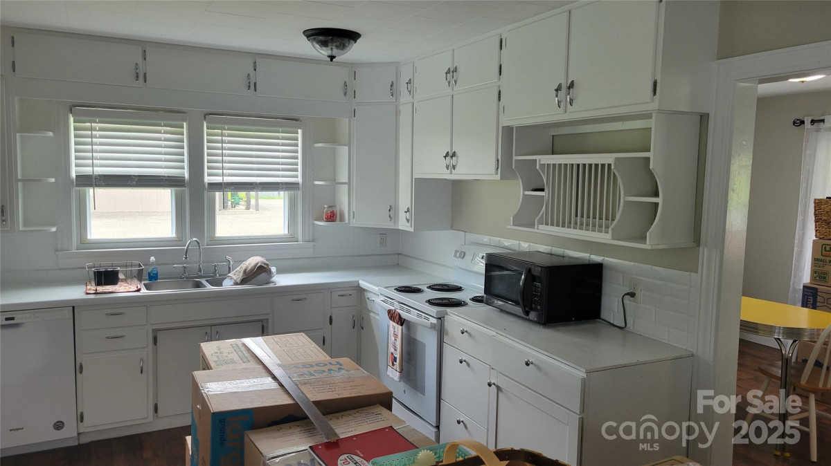 18 Misty Meadows Rd Burnsville, NC 28714