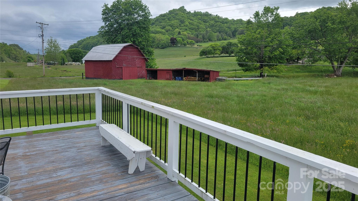 18 Misty Meadows Rd Burnsville, NC 28714