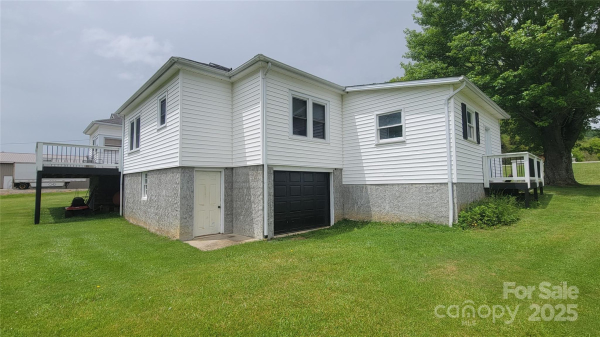 18 Misty Meadows Rd Burnsville, NC 28714