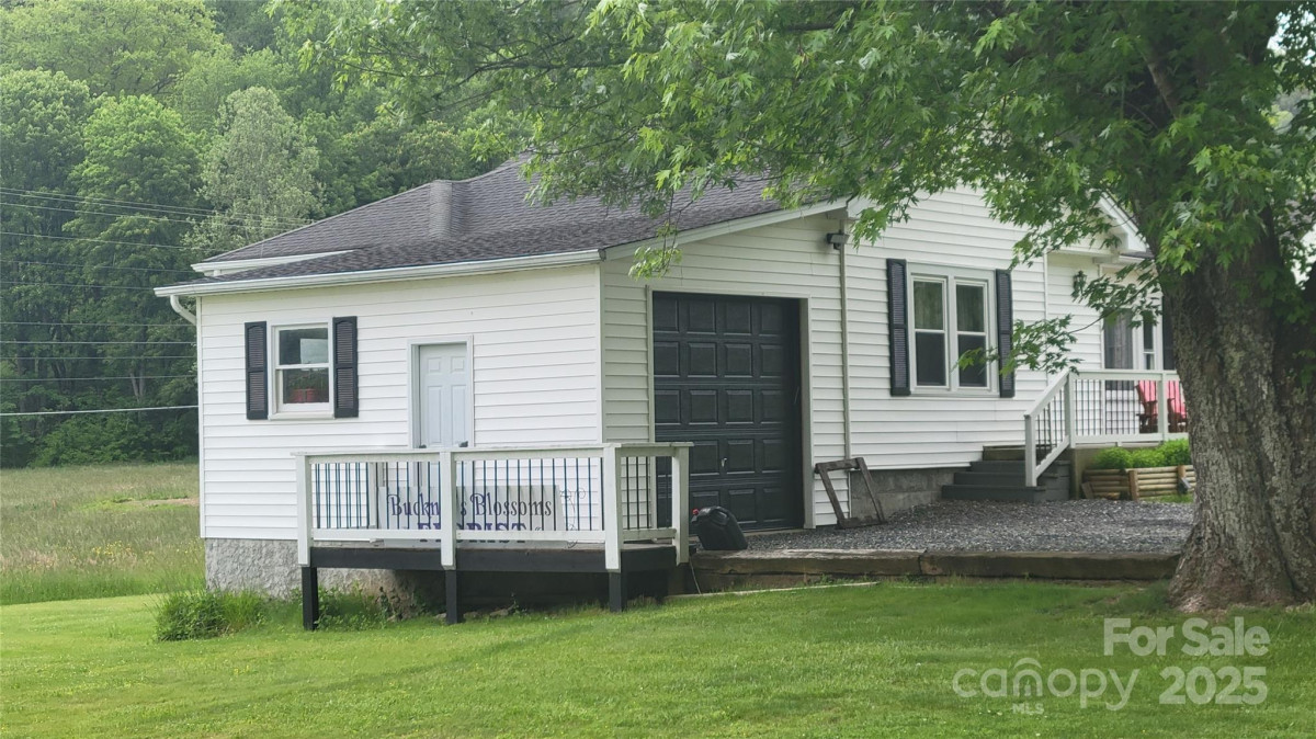 18 Misty Meadows Rd Burnsville, NC 28714
