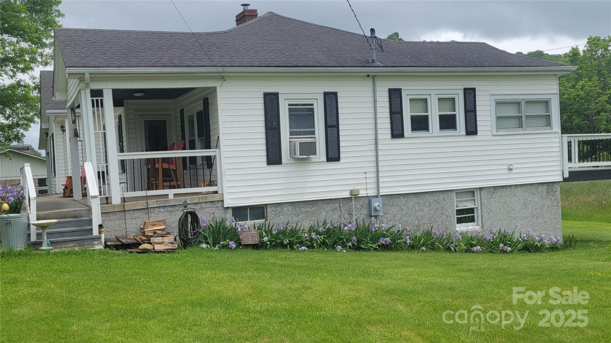 18 Misty Meadows Rd Burnsville, NC 28714