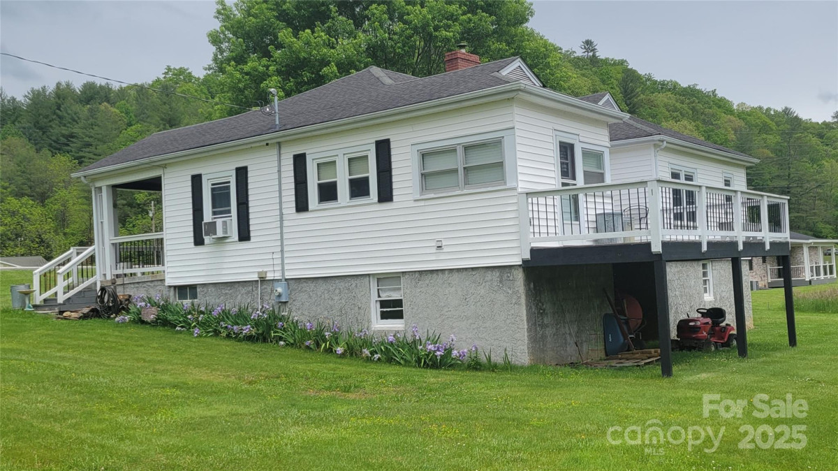 18 Misty Meadows Rd Burnsville, NC 28714