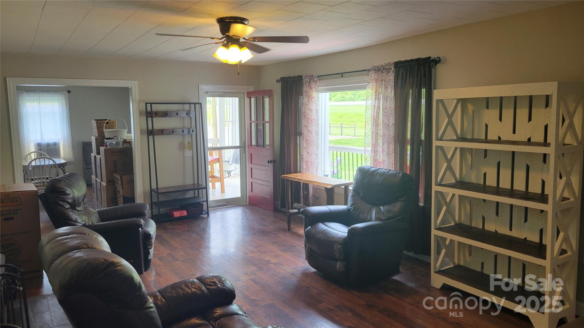 18 Misty Meadows Rd Burnsville, NC 28714