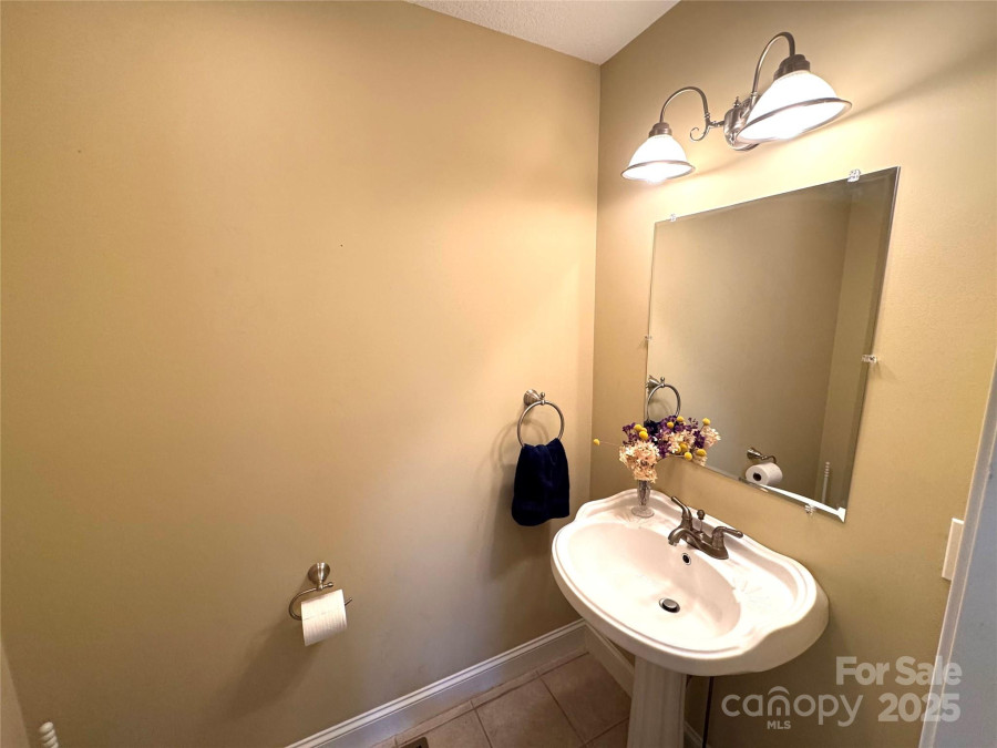 180 Dalton Ln Black Mountain, NC 28711