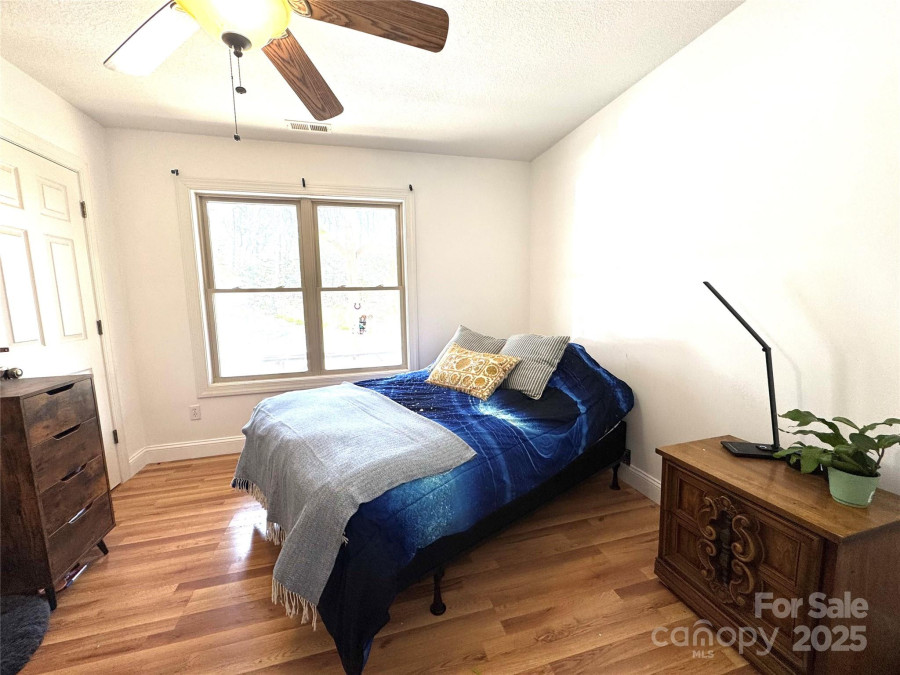 180 Dalton Ln Black Mountain, NC 28711