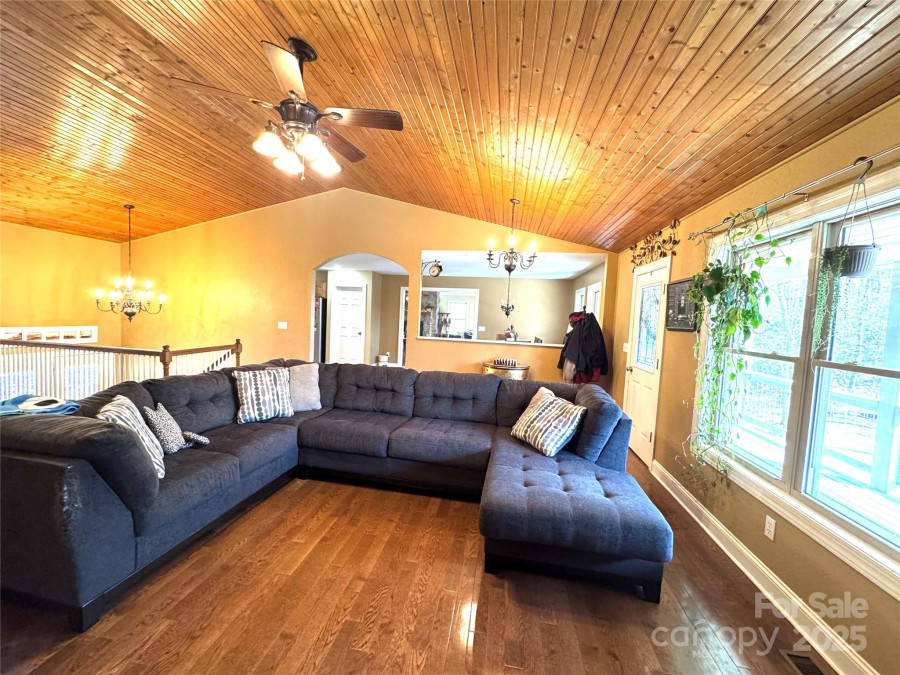180 Dalton Ln Black Mountain, NC 28711