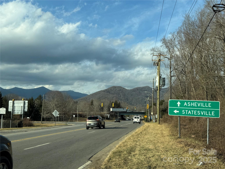 180 Dalton Ln Black Mountain, NC 28711
