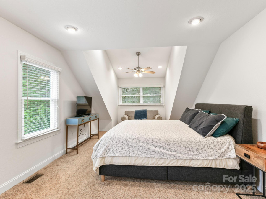 612 Christian Creek Rd Swannanoa, NC 28778
