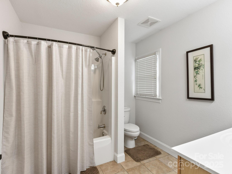 612 Christian Creek Rd Swannanoa, NC 28778