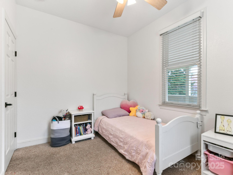 612 Christian Creek Rd Swannanoa, NC 28778