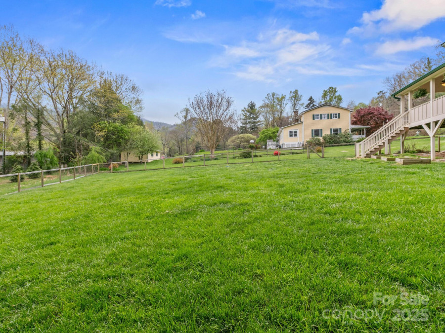 612 Christian Creek Rd Swannanoa, NC 28778