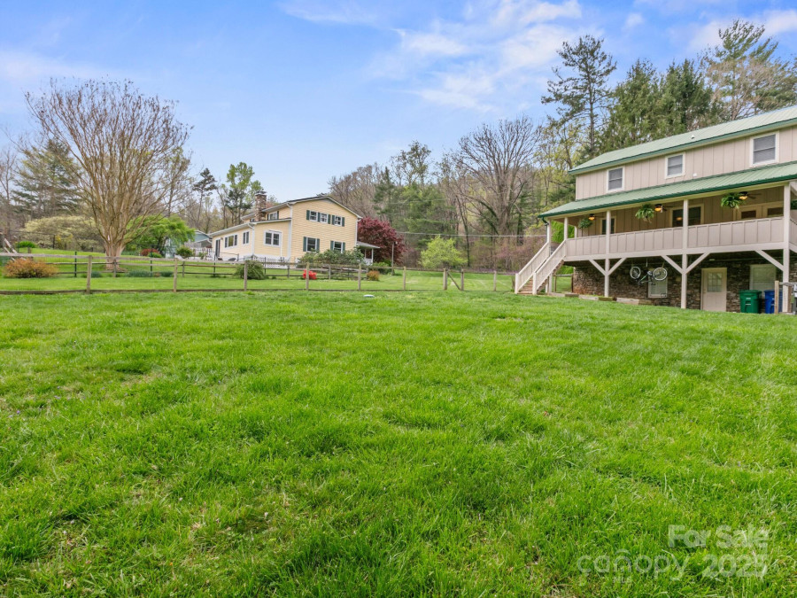 612 Christian Creek Rd Swannanoa, NC 28778