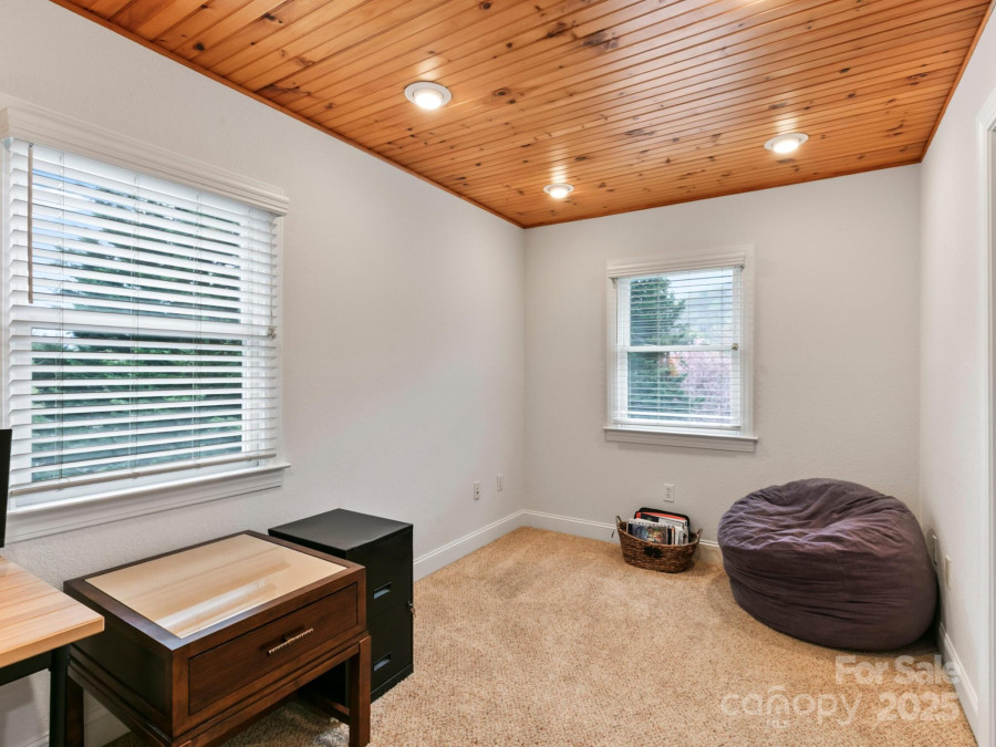 612 Christian Creek Rd Swannanoa, NC 28778