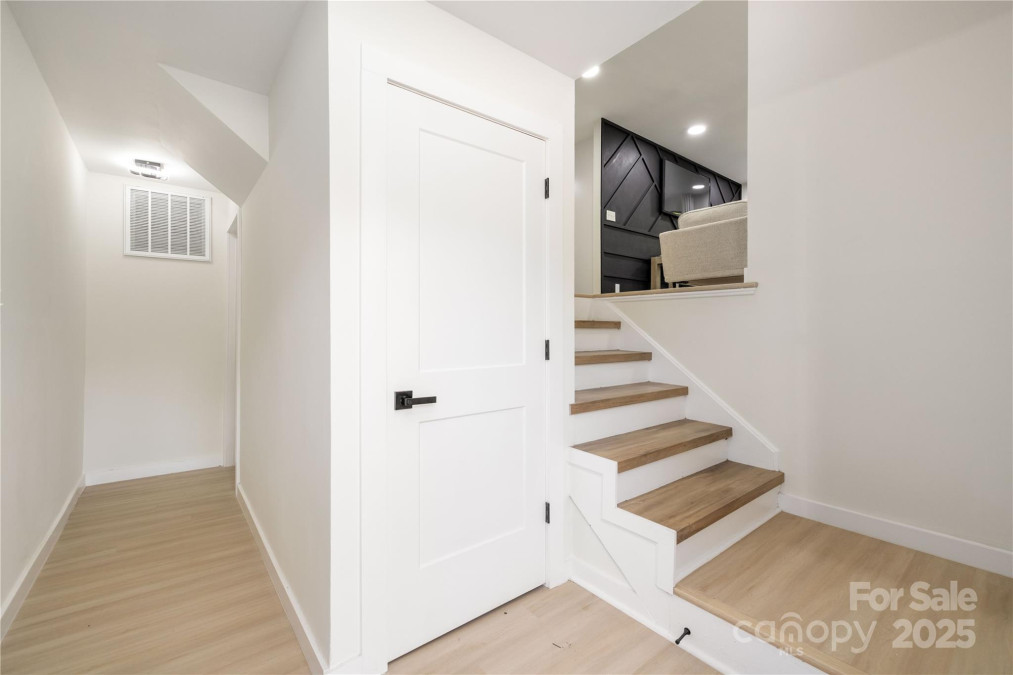 3801 Woodleaf Rd Charlotte, NC 28205
