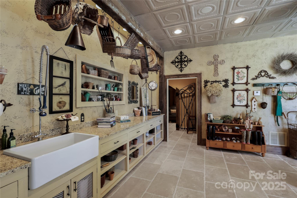 205 Indrio Rd Blowing Rock, NC 28605