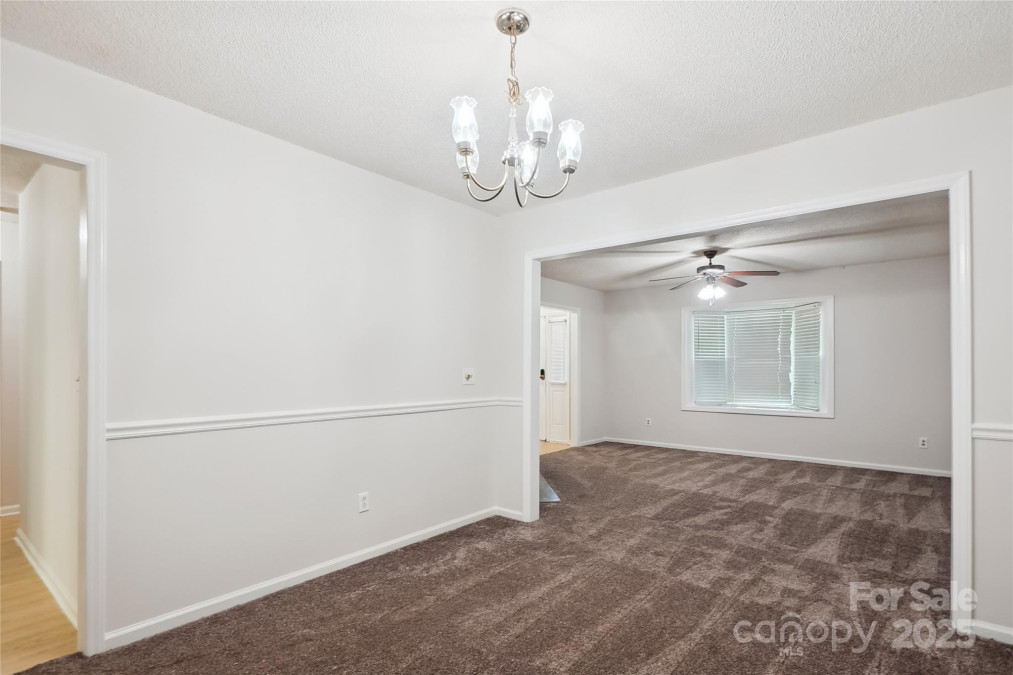 8322 Summerglen Cir Charlotte, NC 28227