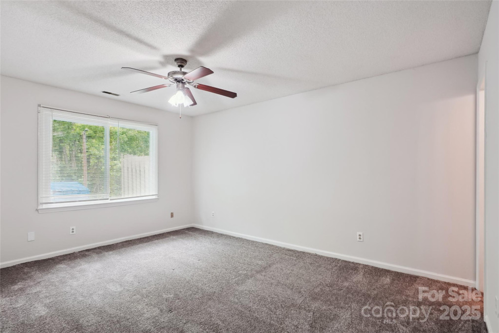 8322 Summerglen Cir Charlotte, NC 28227