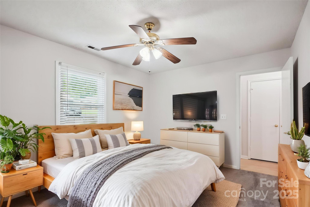 8322 Summerglen Cir Charlotte, NC 28227