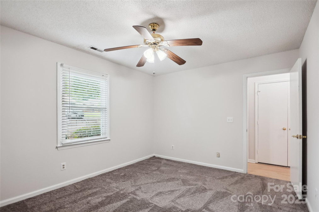 8322 Summerglen Cir Charlotte, NC 28227