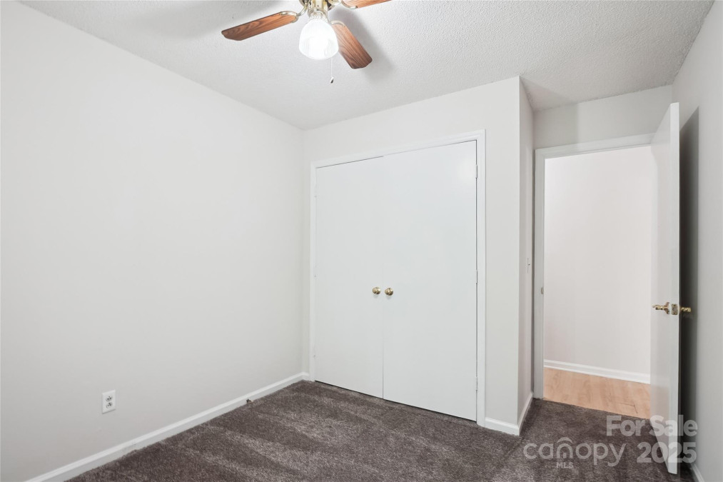 8322 Summerglen Cir Charlotte, NC 28227