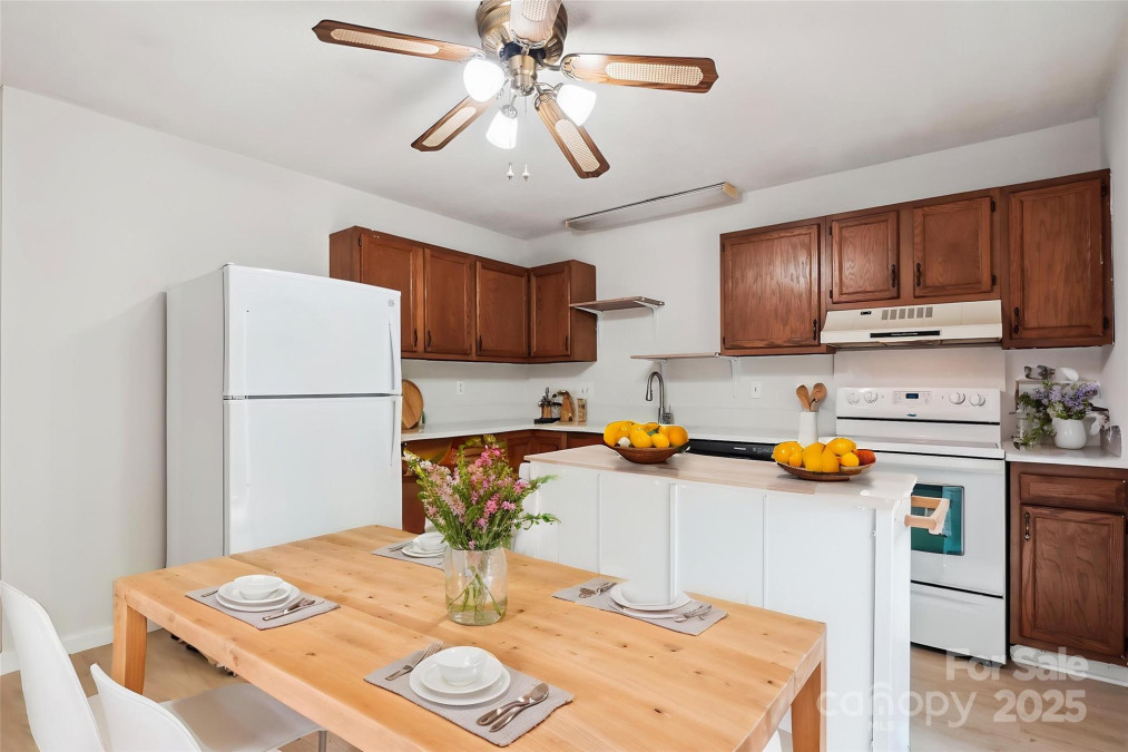 8322 Summerglen Cir Charlotte, NC 28227