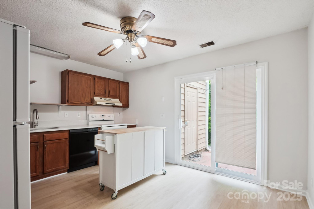 8322 Summerglen Cir Charlotte, NC 28227