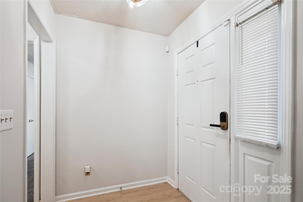 8322 Summerglen Cir Charlotte, NC 28227