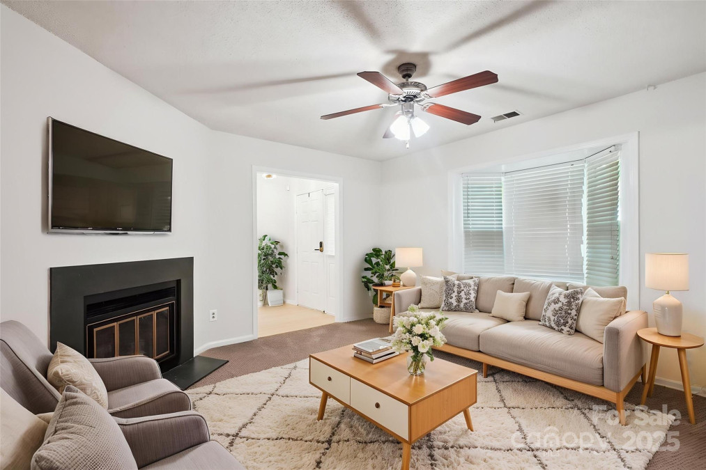 8322 Summerglen Cir Charlotte, NC 28227