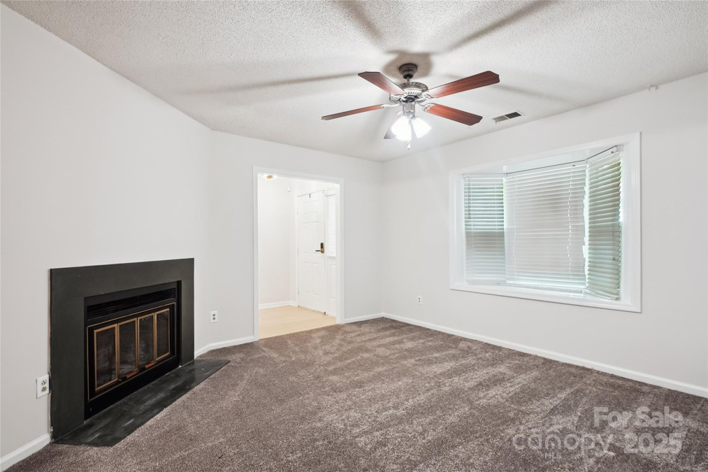 8322 Summerglen Cir Charlotte, NC 28227