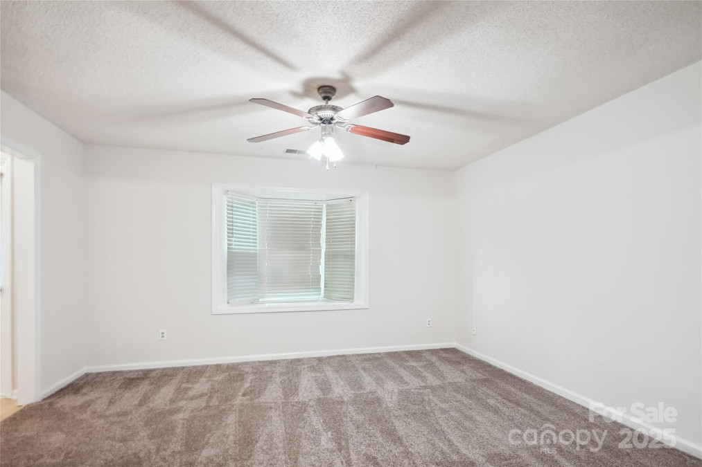 8322 Summerglen Cir Charlotte, NC 28227