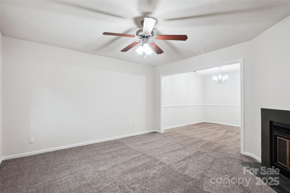 8322 Summerglen Cir Charlotte, NC 28227