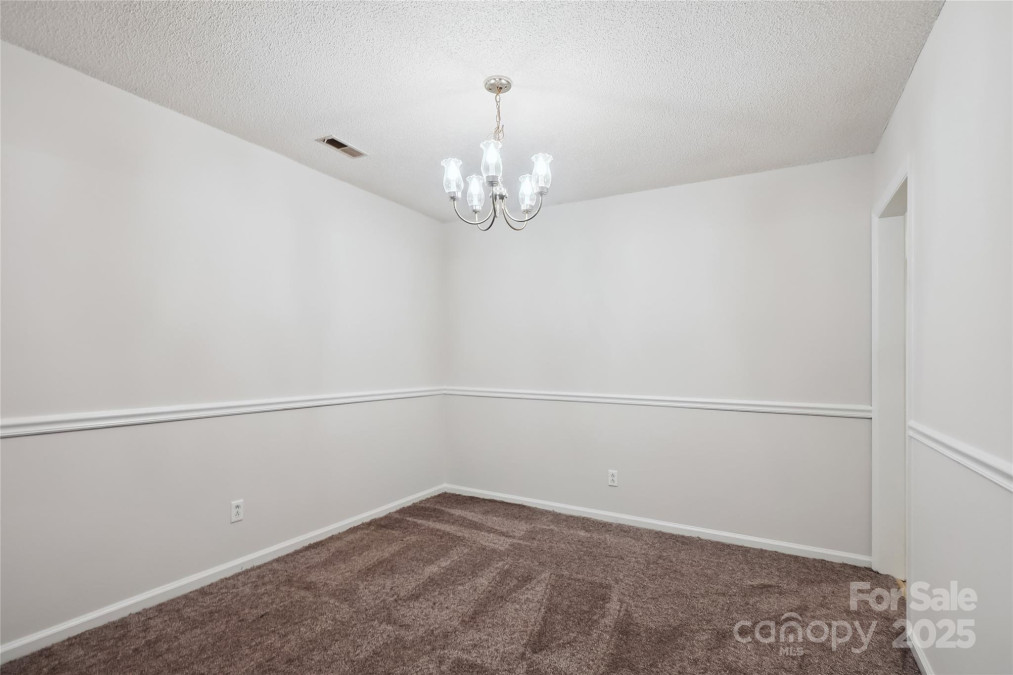 8322 Summerglen Cir Charlotte, NC 28227
