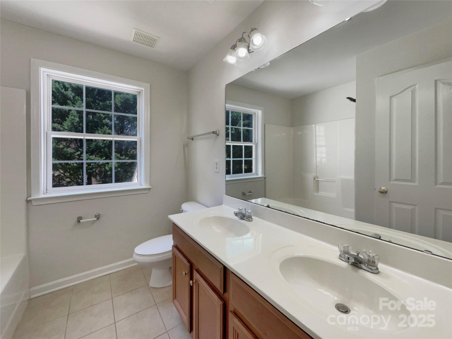 2163 Woodstream Rd Harrisburg, NC 28075