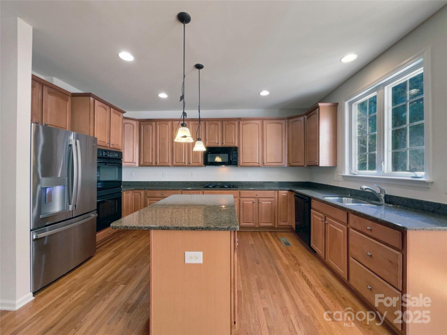 2163 Woodstream Rd Harrisburg, NC 28075