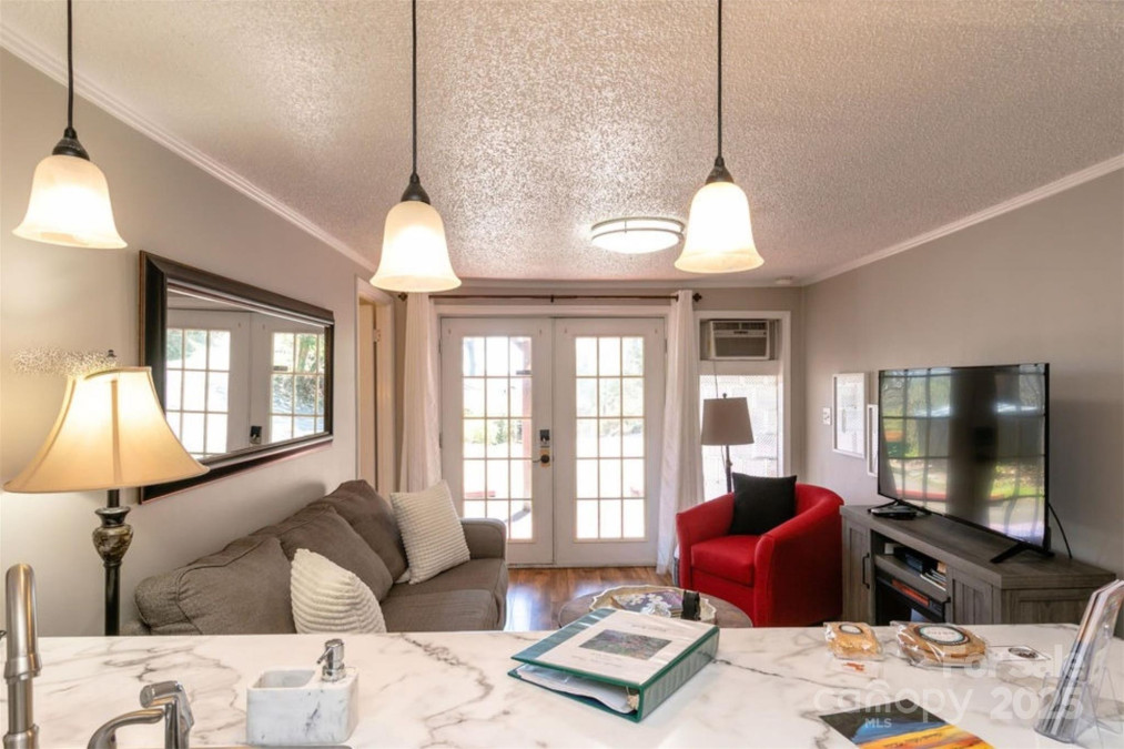 7 Delano Rd Asheville, NC 28805