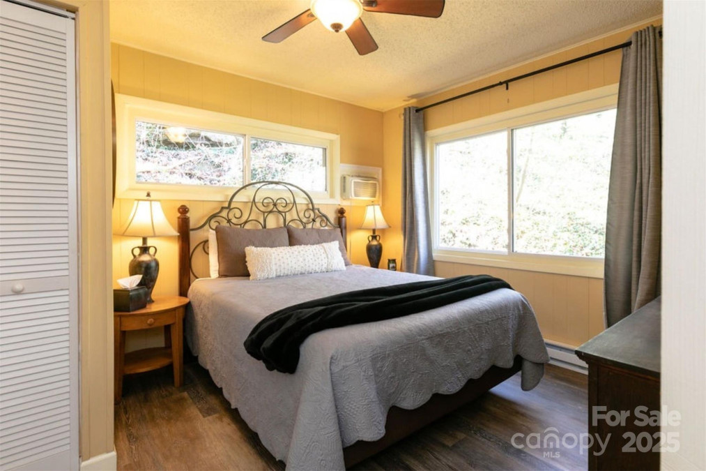 7 Delano Rd Asheville, NC 28805